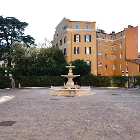 Panoramic Quirinal Penthouse דירה *